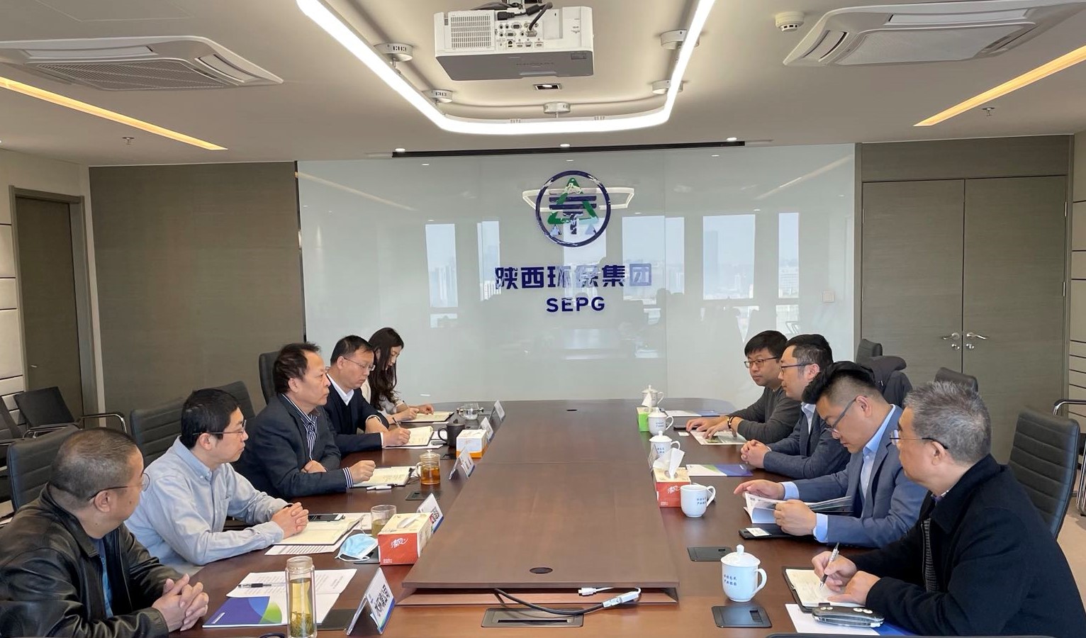 365体育官网集团与南方创业科技公司交流座谈 365体育官网集团与南方创业科技公司交流座谈